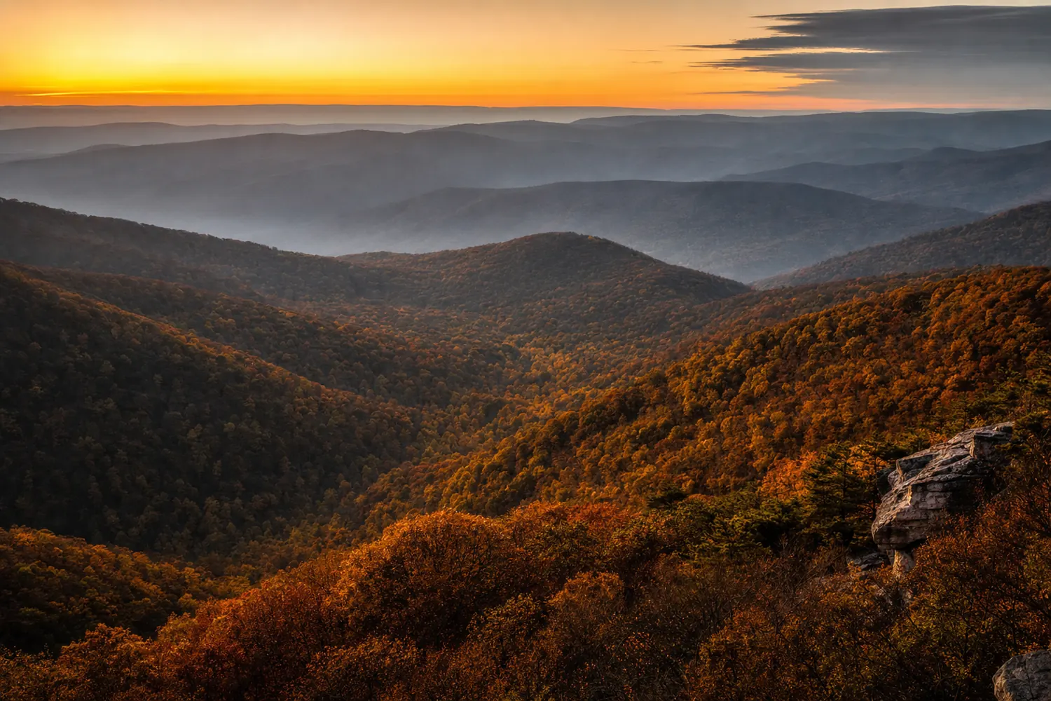 The long Appalachian ridges of Pennsylvania in autumn colour at dawn.